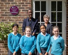 Alumna Plaque Unveiled Alumna Plaque Unveiled