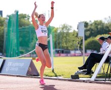 Alumna Bags Gold